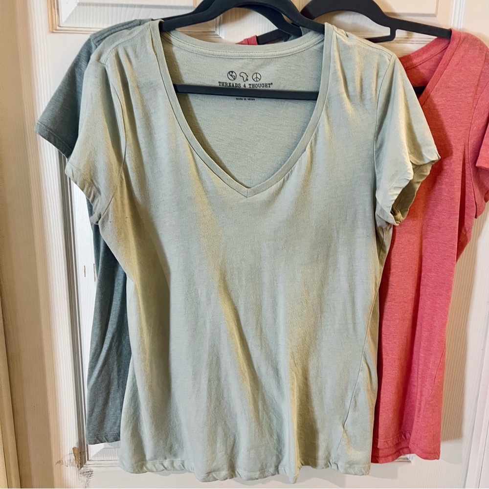 Threads 4 Thought V-Neck Tees Size XL